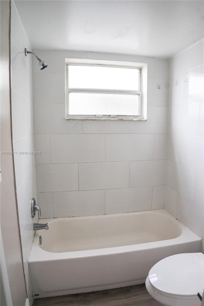 Building Photo - 4280 Woodside Dr