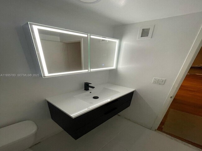 Building Photo - 3001 S Ocean Dr