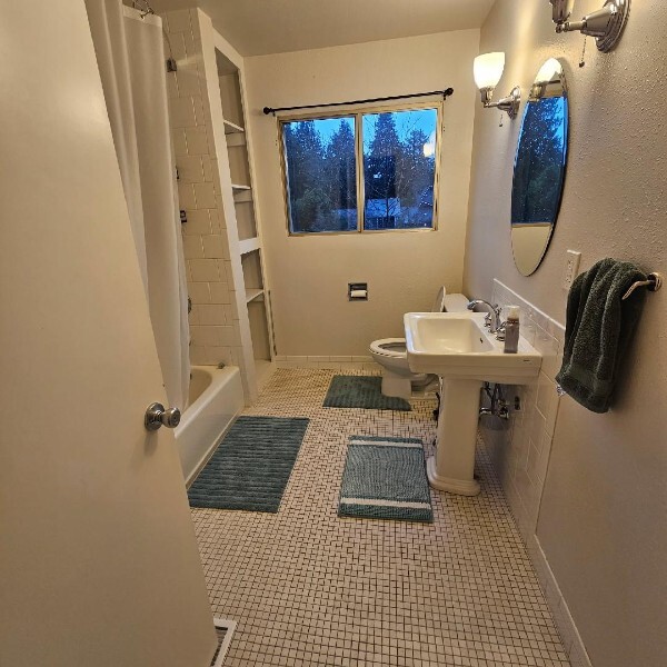 Building Photo - 12370 SW 121st Ave