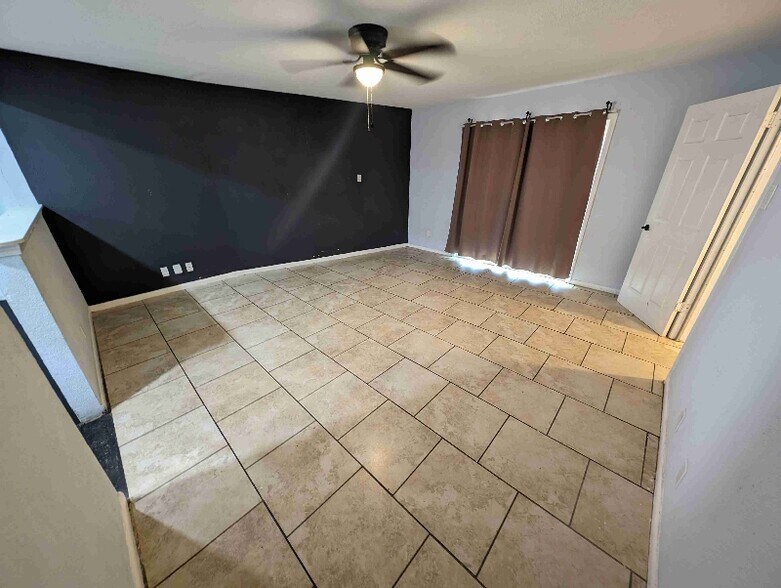 Building Photo - 339 W Bedford Ave