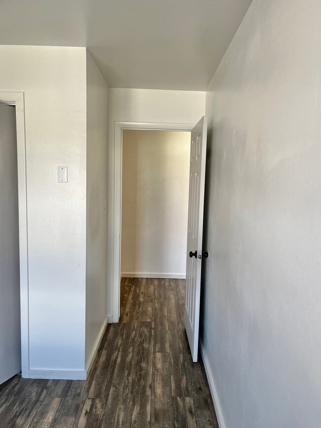Building Photo - Pheasant Glen Town House #12