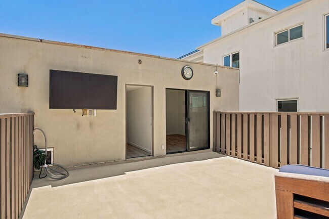 Building Photo - Privateer Duplex