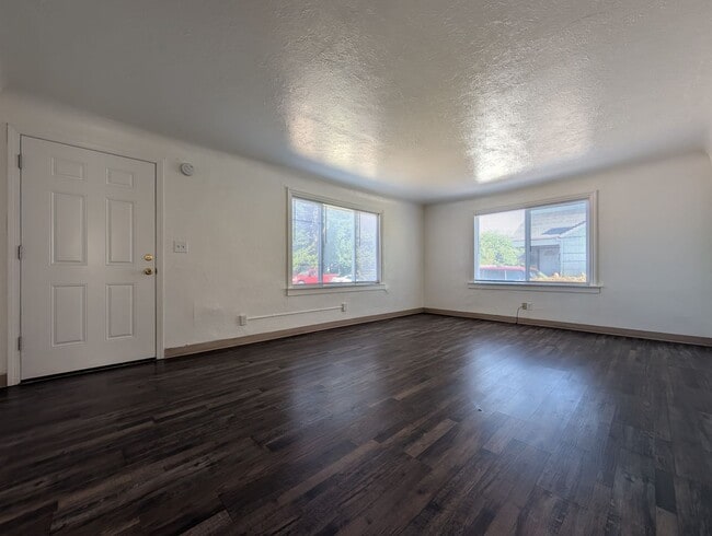 Building Photo - Great 3-Bedroom, 1-Bath Home In Springfield!