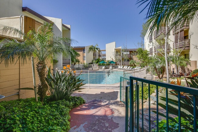 Building Photo - 1621 Hotel Cir S