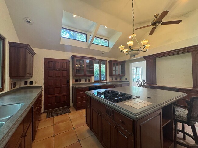 Building Photo - 3 Bed 2 Bath Home in Golfview