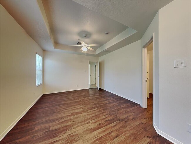 Building Photo - 2407 Aspen Dale Dr