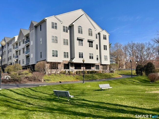 Building Photo - 105 Richards Ave