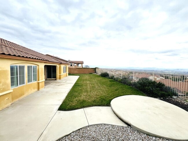 Building Photo - Beautiful 4 Bedroom, 2.5 Baths Single Family Home with 3 Car Tandem Parking Garage and Backyard w...