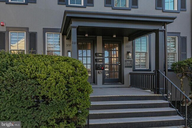 Building Photo - 357 Nassau St