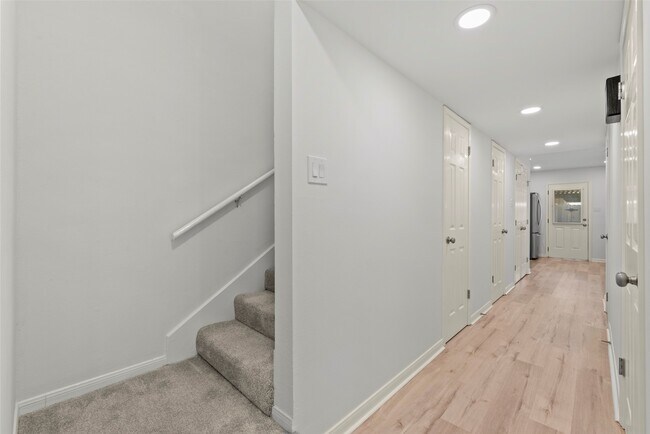 Building Photo - 12907 Trail Hollow Dr