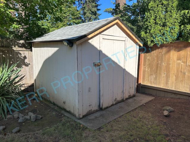 Building Photo - 1535 NW Wallula Ave