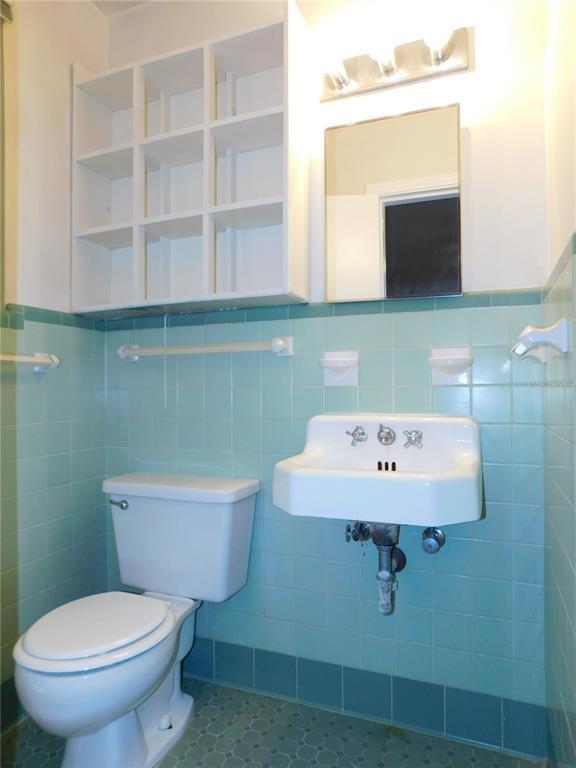 Building Photo - 548 NE 5th Ave