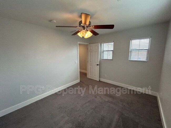 Building Photo - 15439 W Poinsettia Dr