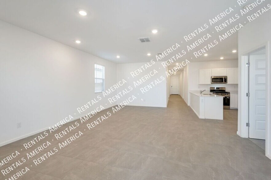 Building Photo - 4588 E Amethyst Ln