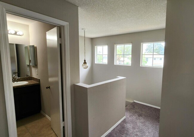 Building Photo - 1164 Lucaya Cir