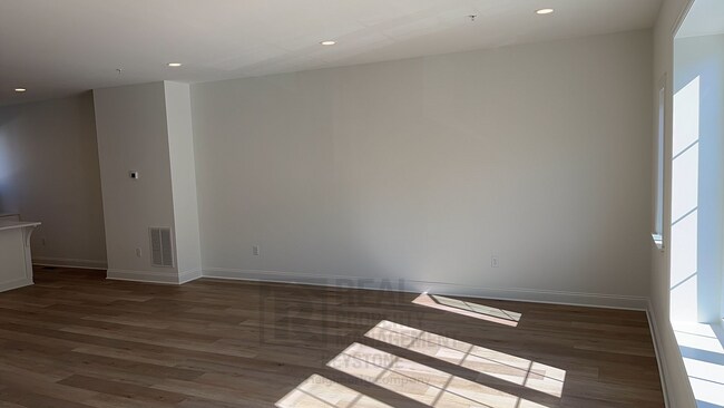Building Photo - Brand New Townhouse in Cranberry!