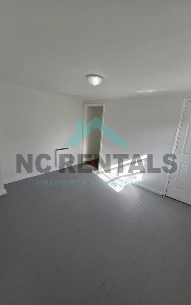 Building Photo - 613 Quarry St