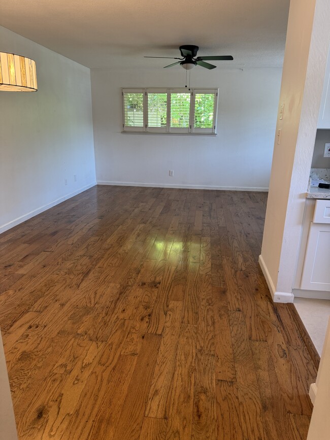 Building Photo - 240 Breuner Dr