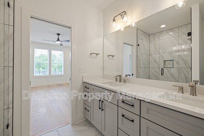 Building Photo - 337 Sophia Rain Dr