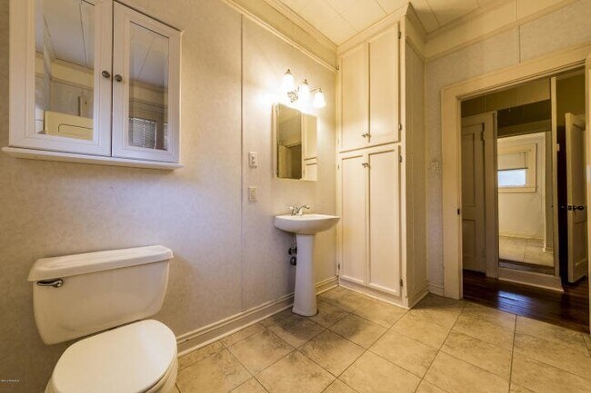 Building Photo - UL Duplex