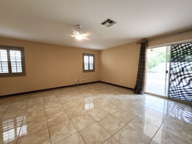 Building Photo - Marshall Ranch 5 bedroom!!  Available Now.