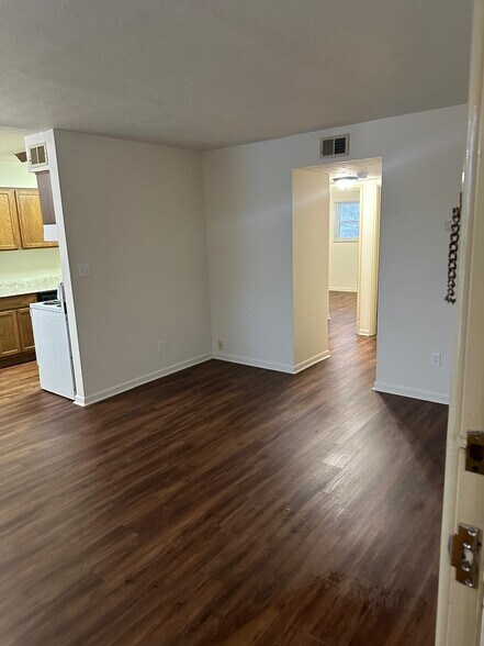 Building Photo - 3000 Fordhaven Rd