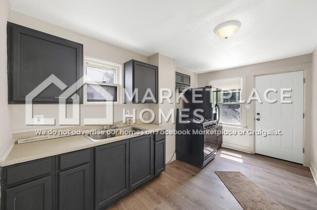 Building Photo - 7906 Dorver Ave