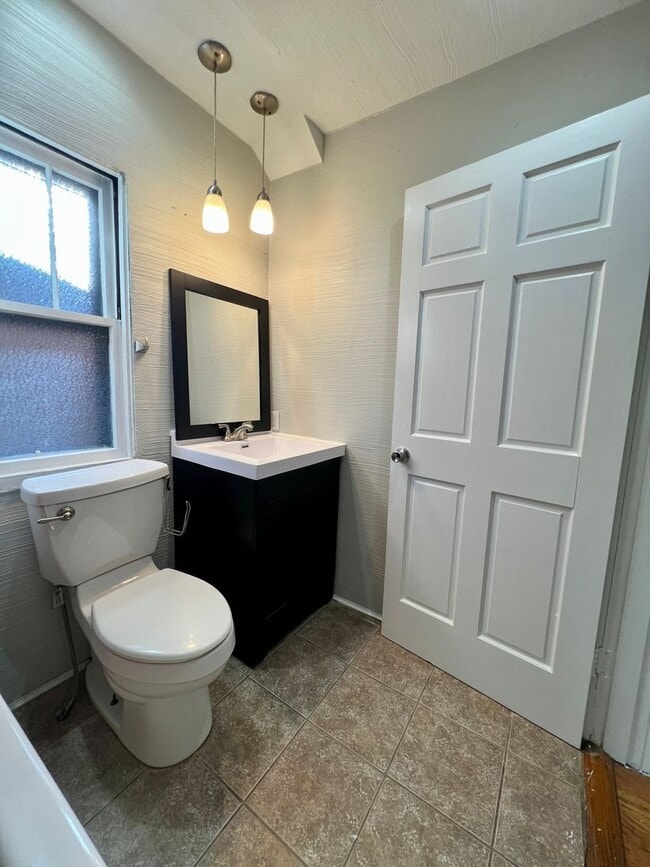 Building Photo - Charming 3-Bedroom Home in the Heart of So...