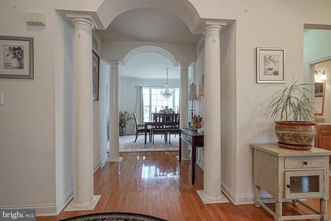 Building Photo - 142 White Cedar Dr