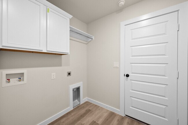 Building Photo - 4 Bedroom Rental Available July 7th in Lub...
