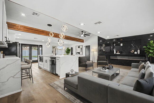 Building Photo - Tempe 5 bedroom 3 bath with pool and HUGE yard