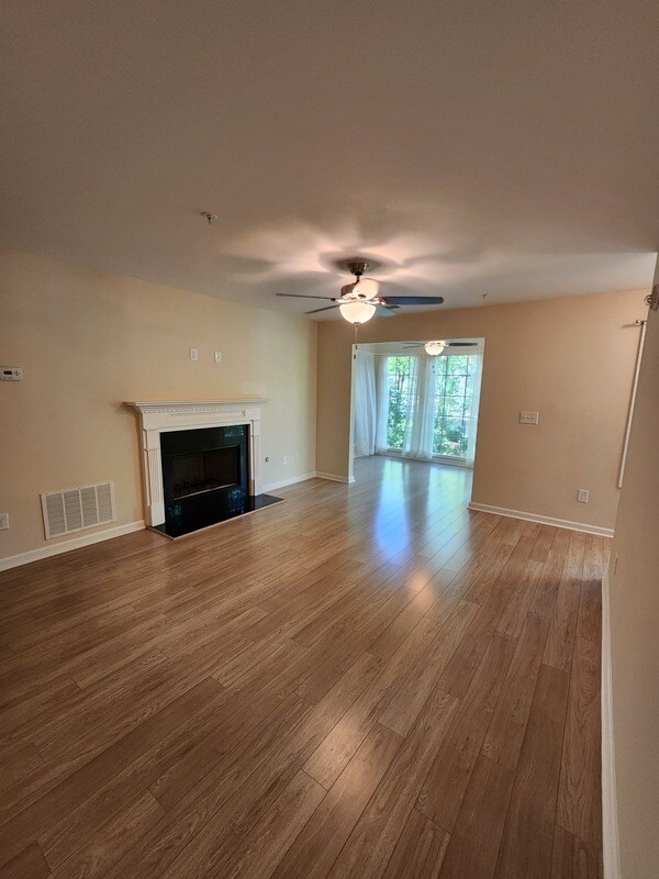 Building Photo - 807 Country Park Dr