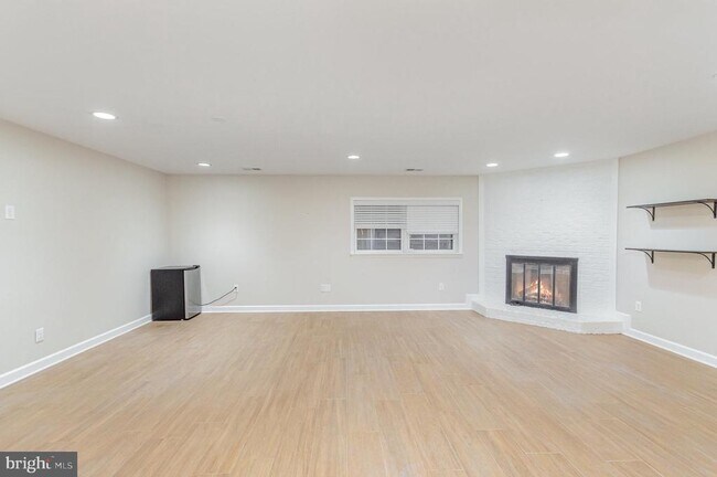 Building Photo - 6311 Chaucer Ln
