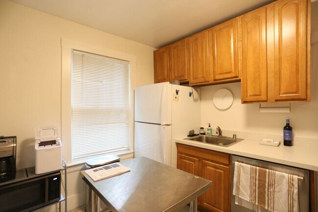 Building Photo - 741 Douglass St