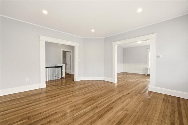 Building Photo - 22 Lewis St