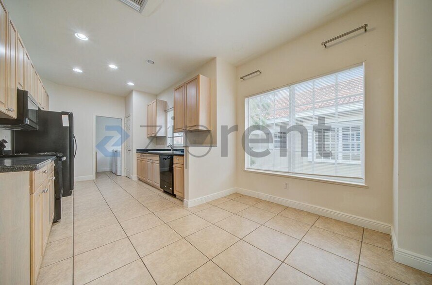 Building Photo - 5111 W Hyde Park Ct