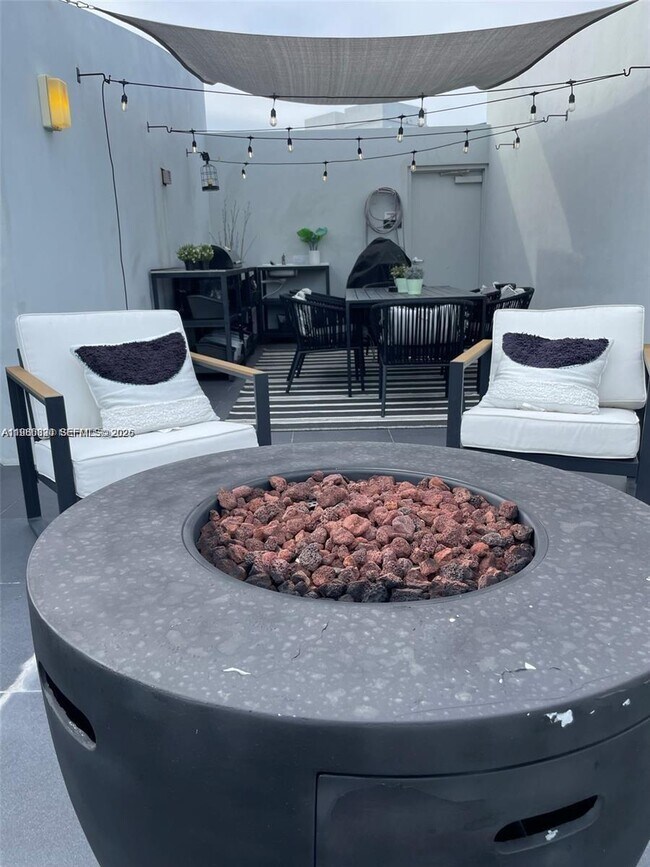 Building Photo - 2950 NE 188th St