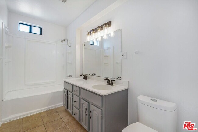 Building Photo - 11882 Ramona Ave