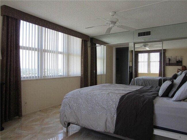 Building Photo - 1340 S Ocean Blvd