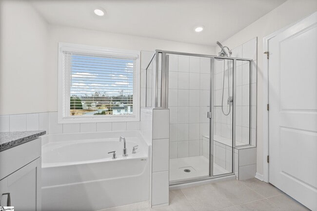 Building Photo - 218 Reynard Trl