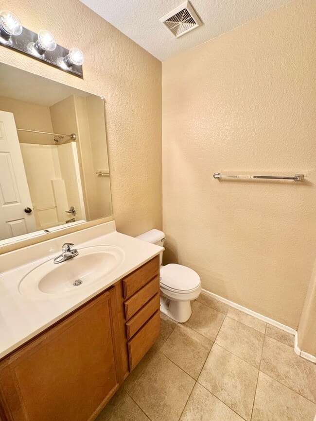 Building Photo - 3232 W Cavedale Dr