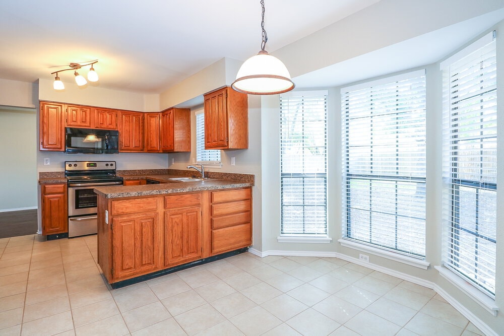 Building Photo - 5212 Creek Valley Dr