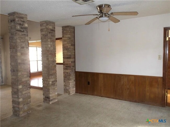 Building Photo - 107 Suzanne Ln