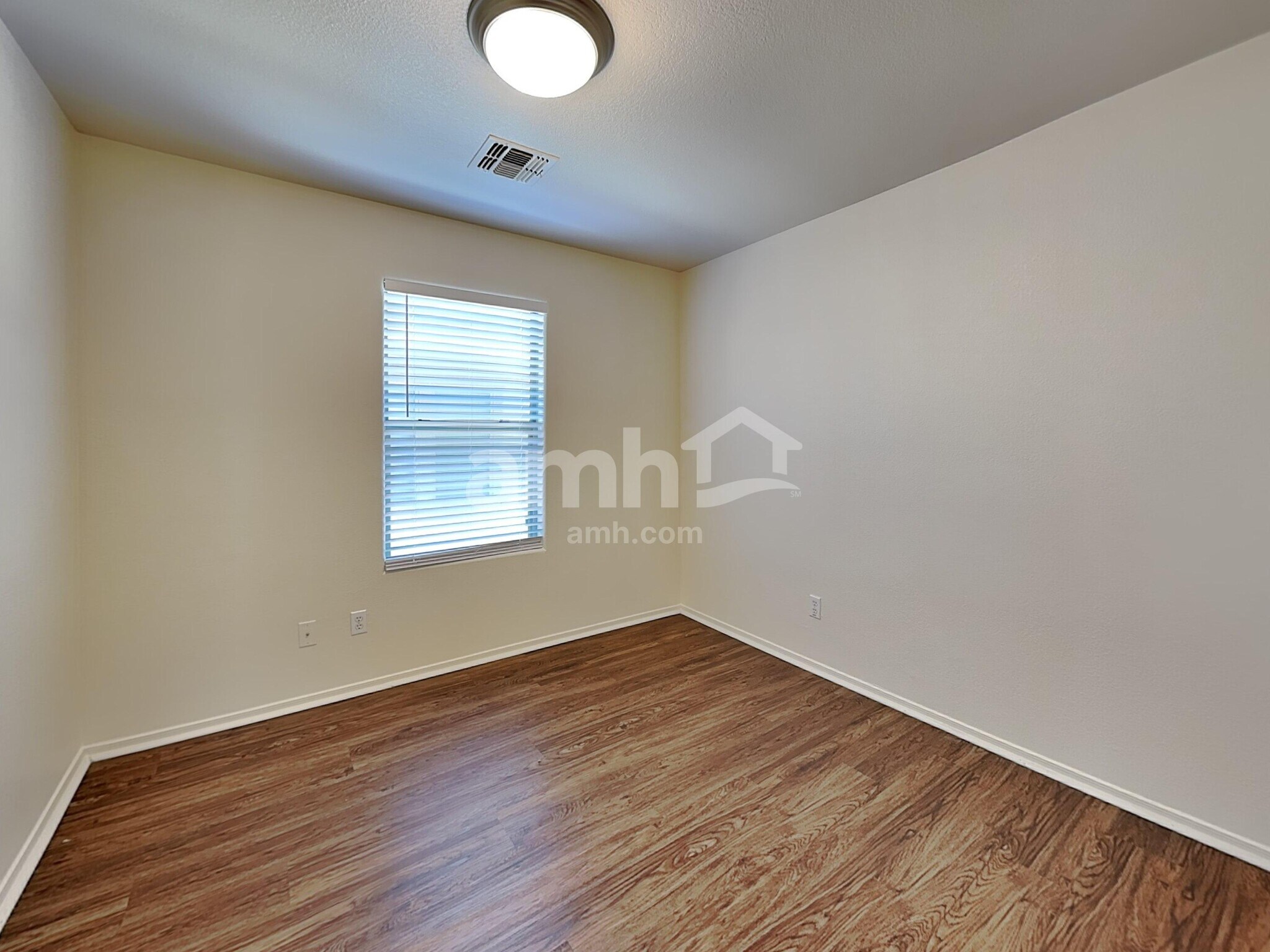Building Photo - 18554 W Mariposa Dr