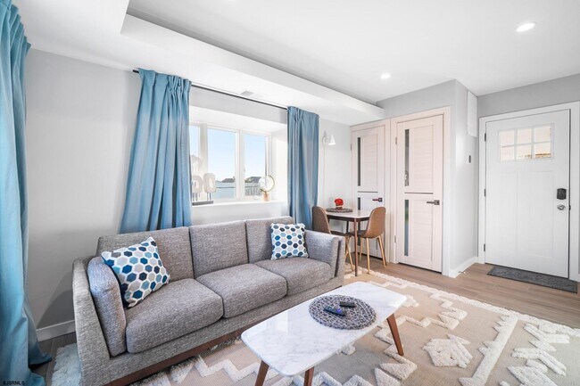 Building Photo - 21 N Albany Ave