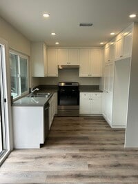 Building Photo - 8165 Laguna Ct