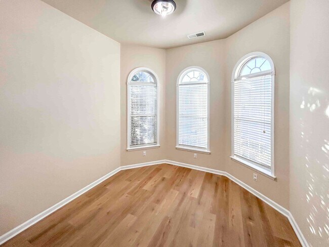 Building Photo - Immaculate 4 BR/3 BA Traditional in Acworth!