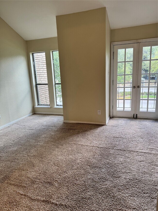 Building Photo - 10811 Richmond Ave.