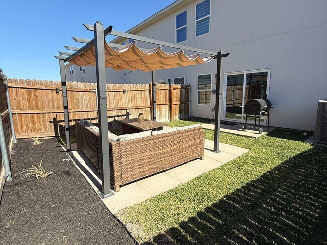 Building Photo - 9916 Kaspar Dr