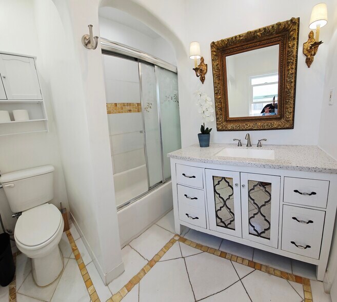 Building Photo - 1433 Livonia Ave